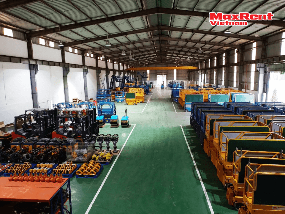 kho-hang-thiet-bi-cua-maxrent