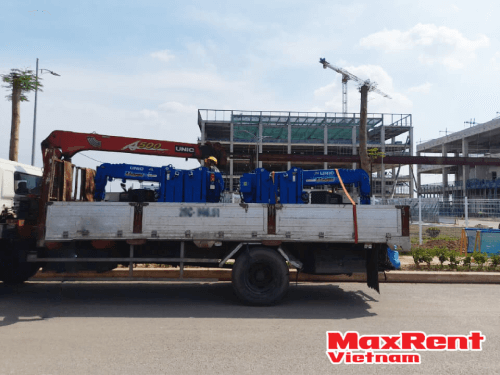 Handing over Mini Crawler Crane to the project in Yen Phong Industrial Park – Bac Ninh